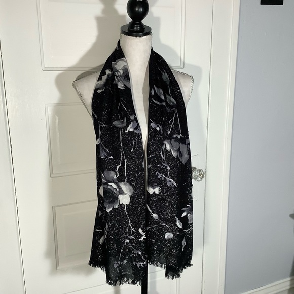 Collection Eighteen Scarf Roses Soft And Shimmering Gray Black - Picture 1 of 5